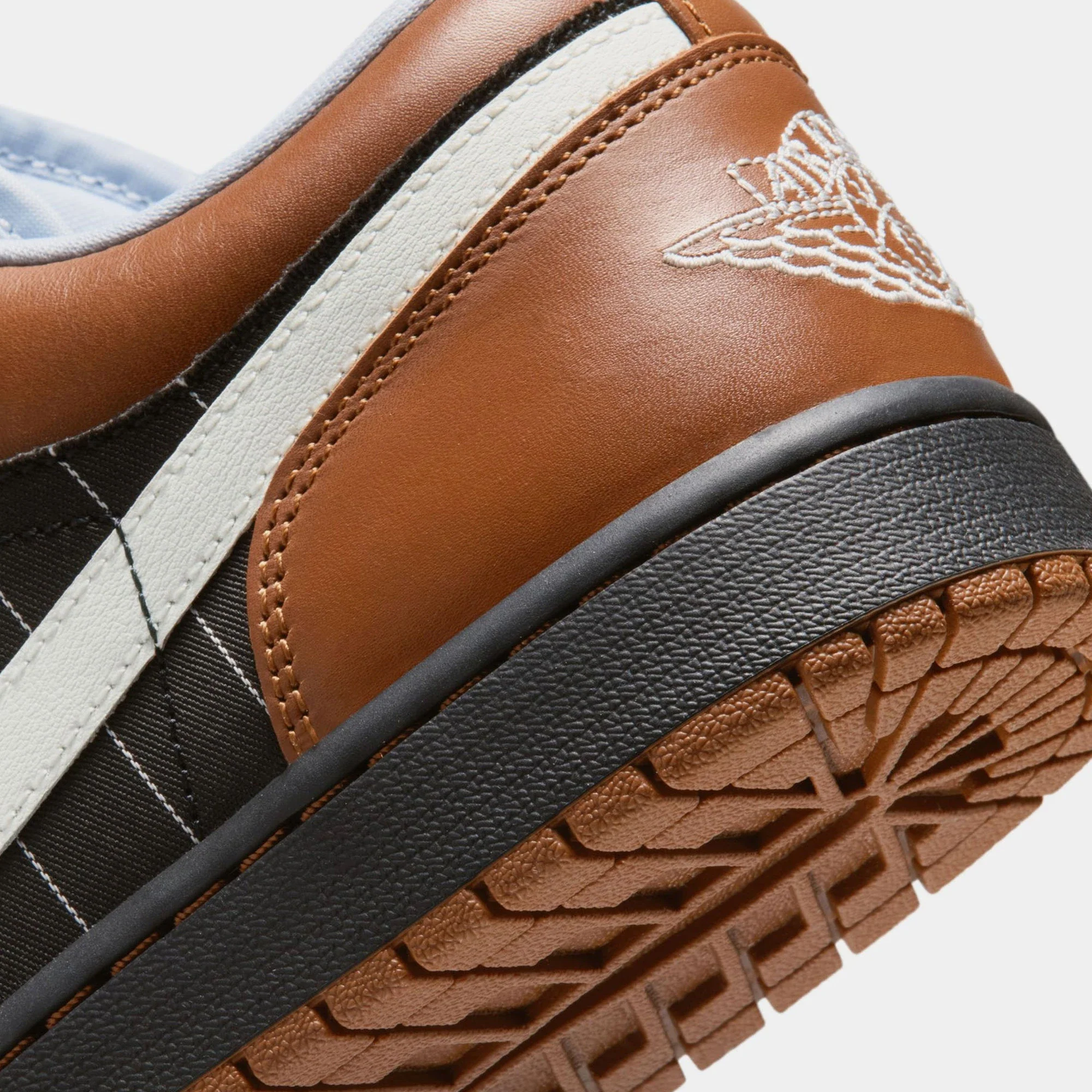 Air Jordan 1 Low SE 'Black Sail Light British Tan' (2026) - Image 6