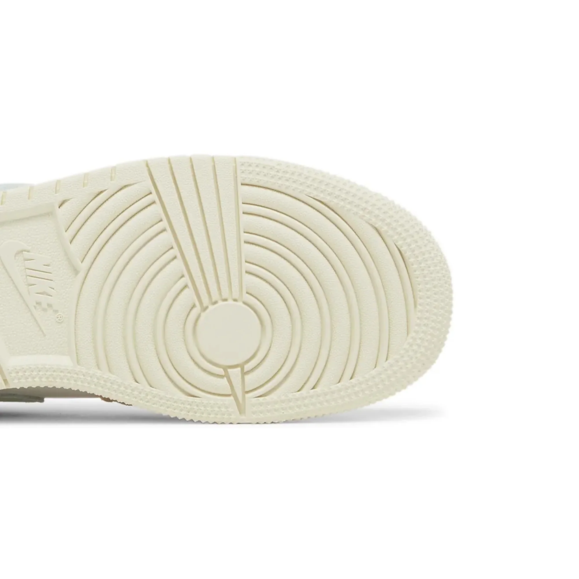 Air Jordan 1 Low SE 'Scalloped Edge Guava Ice' GS (2023) - Image 8