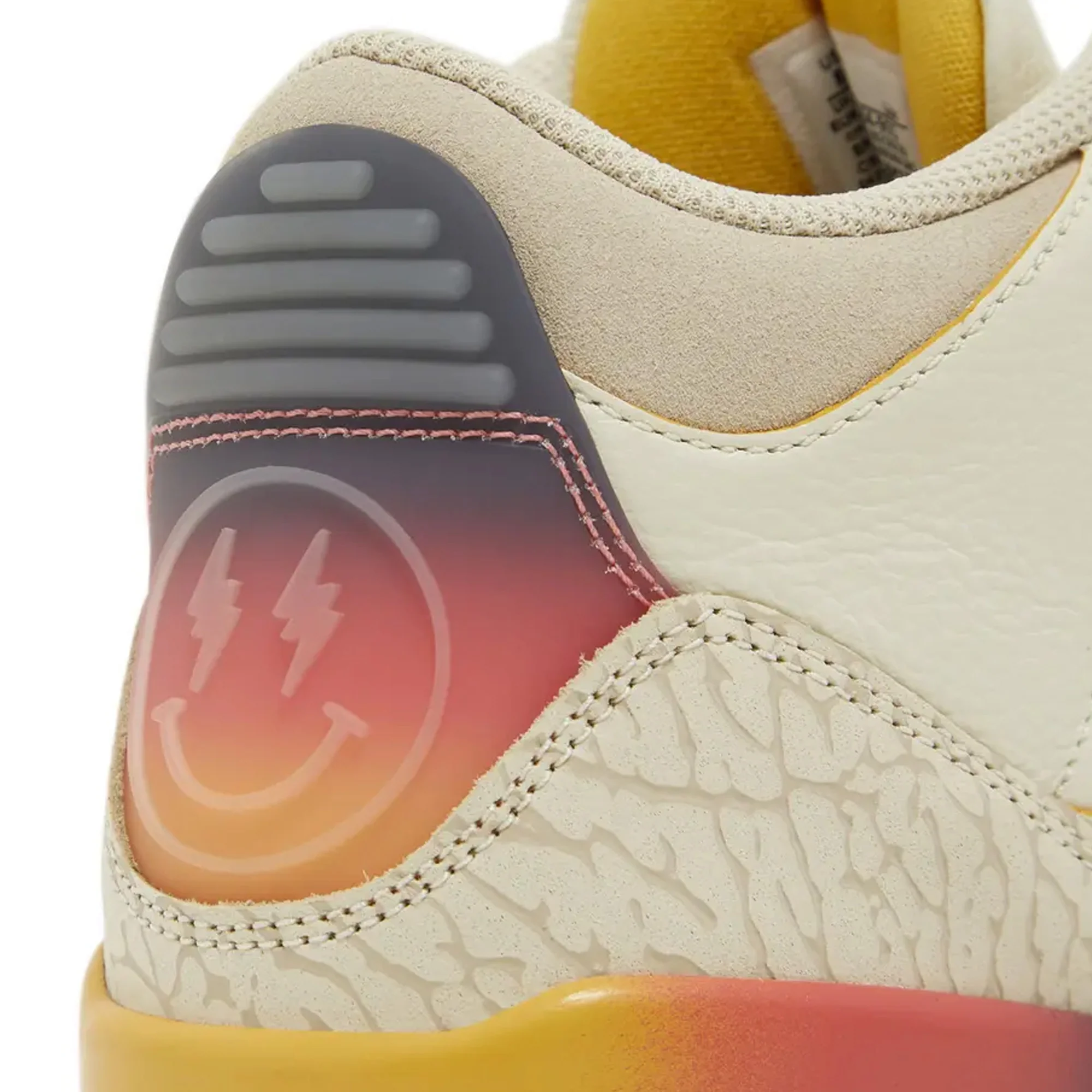 Air Jordan 3 Retro SP x J Balvin 'MedellĂn Sunset' (2023) - Image 7