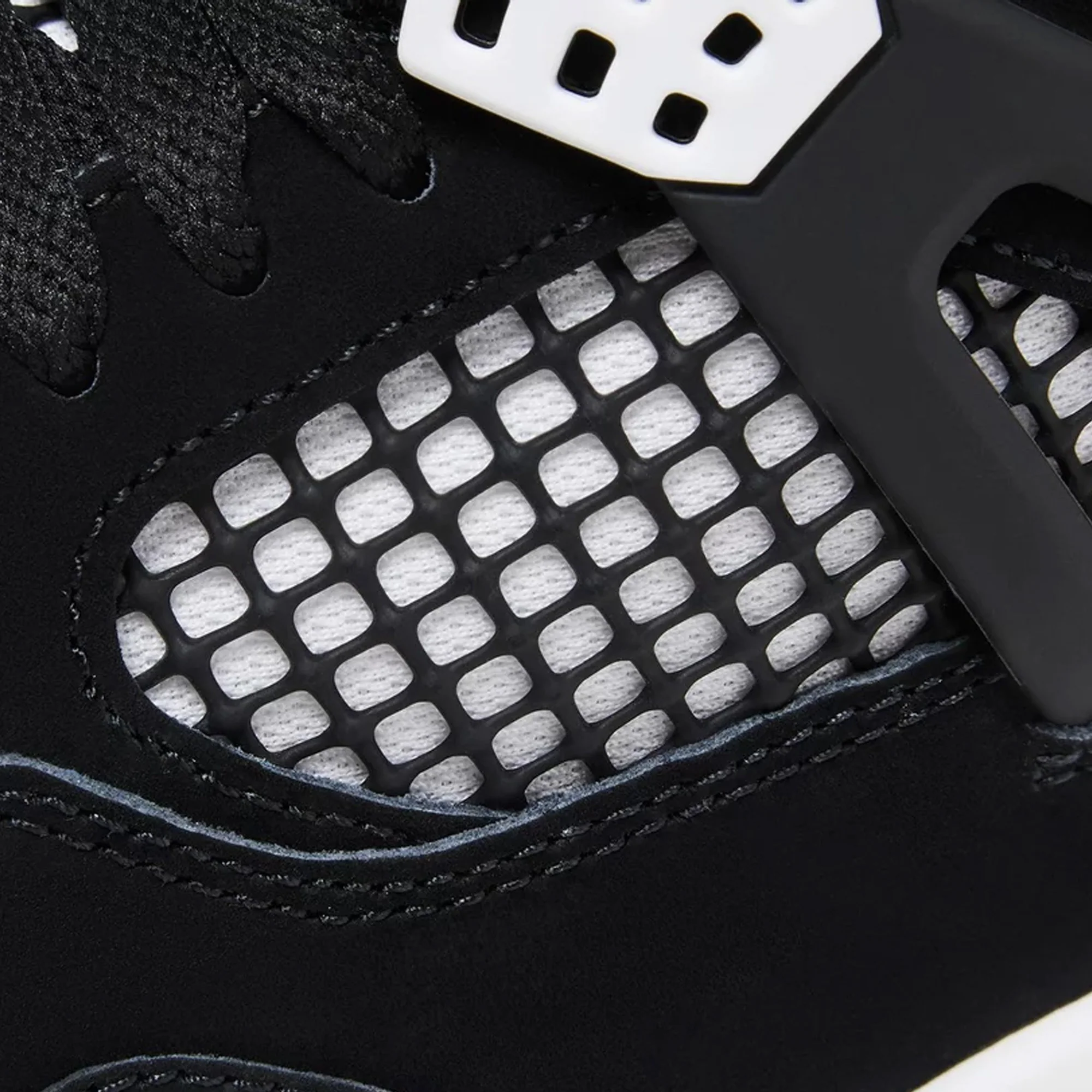 Air Jordan 4 Retro 'White Thunder' (2024) - Image 9