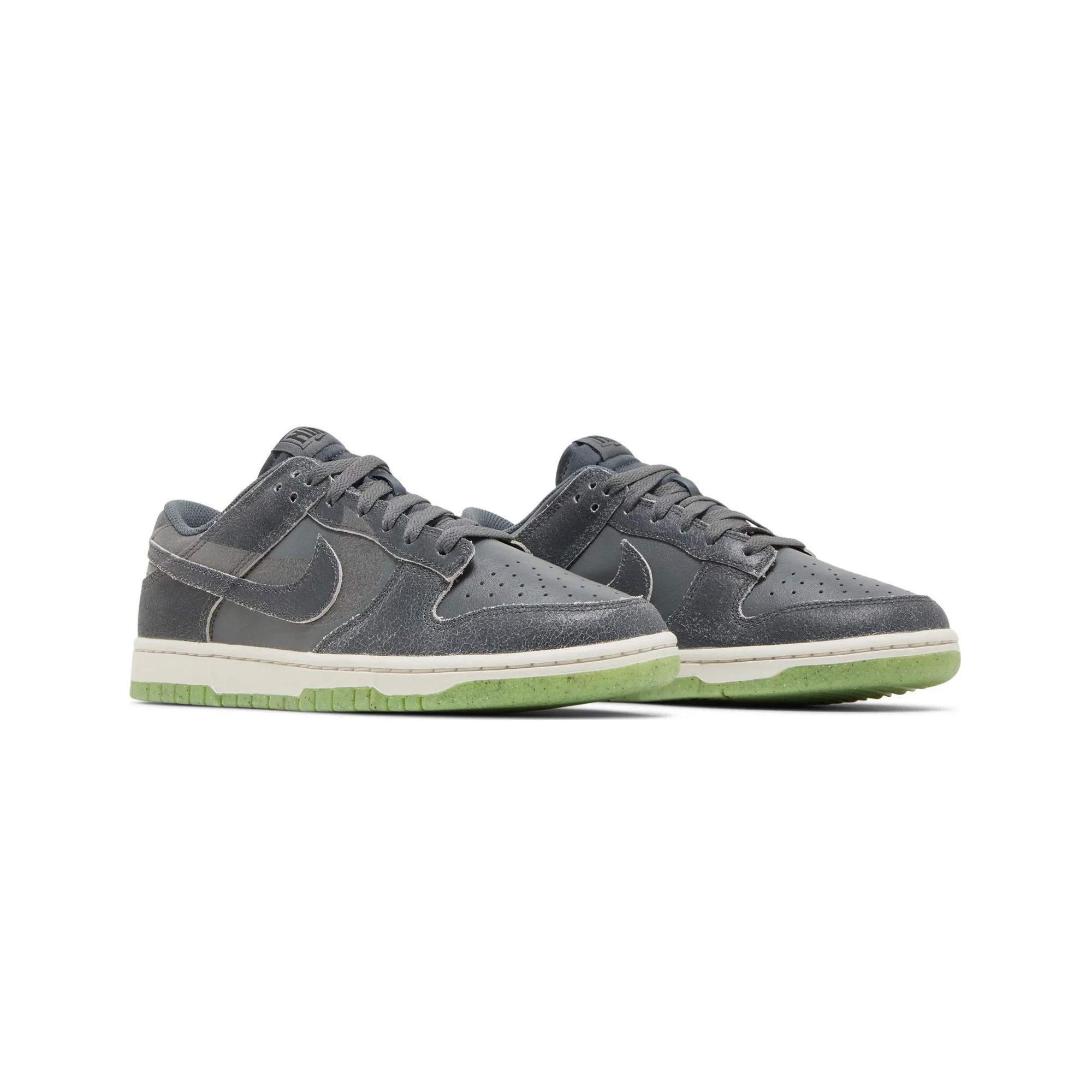 Dunk Low 'Ghost Green' GS (2022) - Image 2