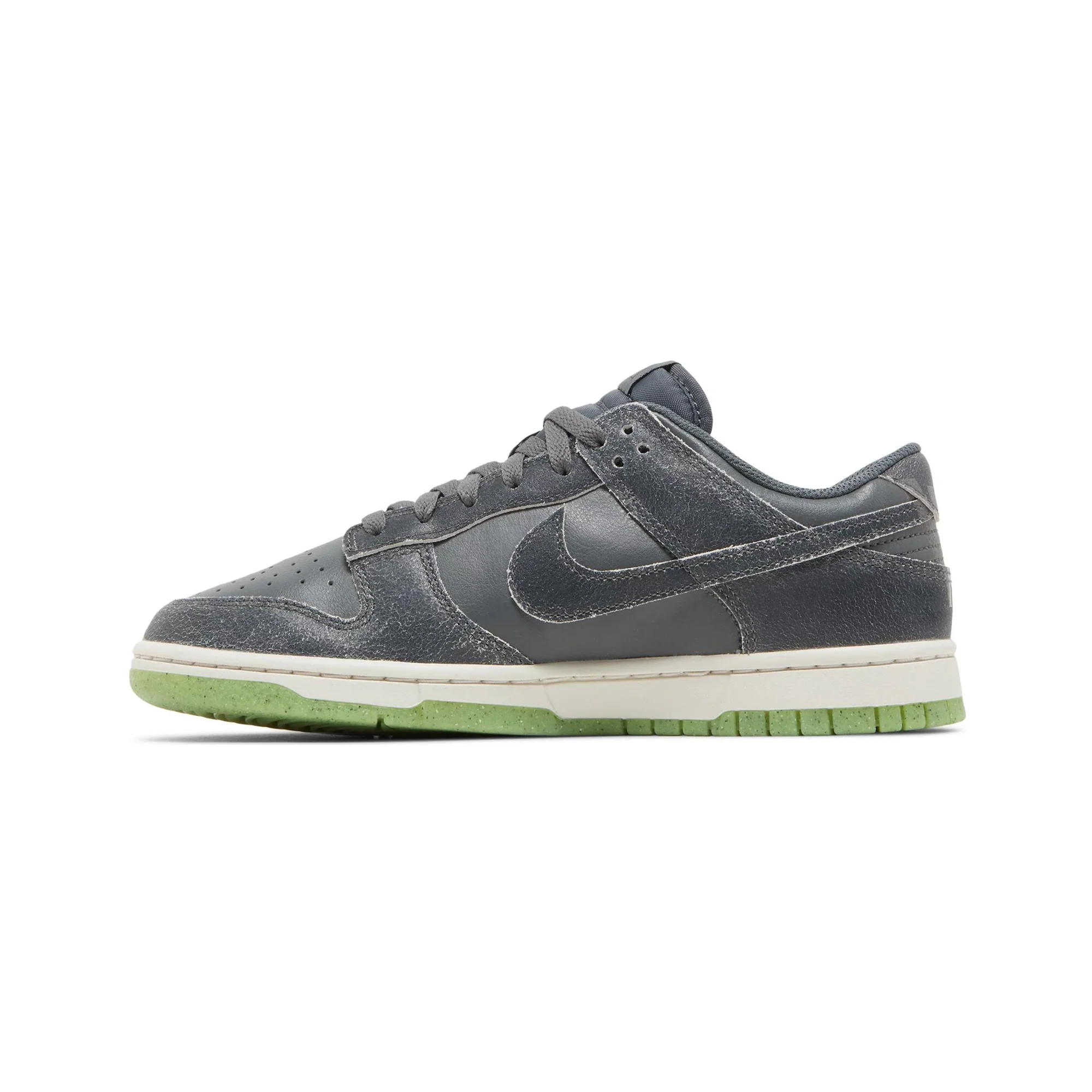 Dunk Low 'Ghost Green' GS (2022) - Image 3