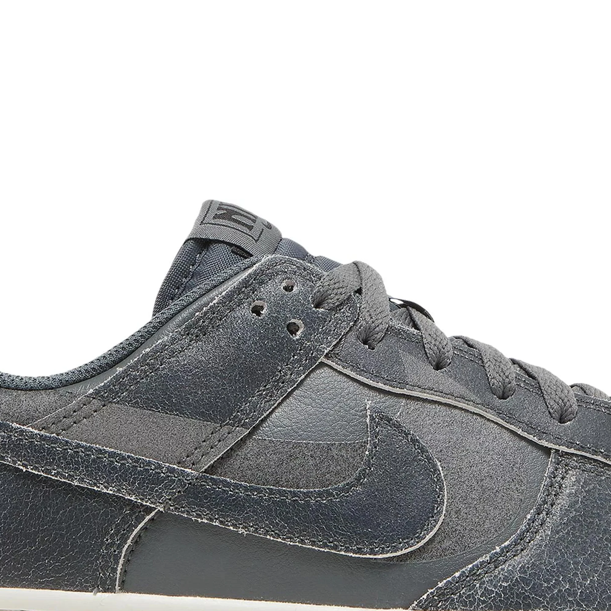 Dunk Low 'Ghost Green' GS (2022) - Image 6