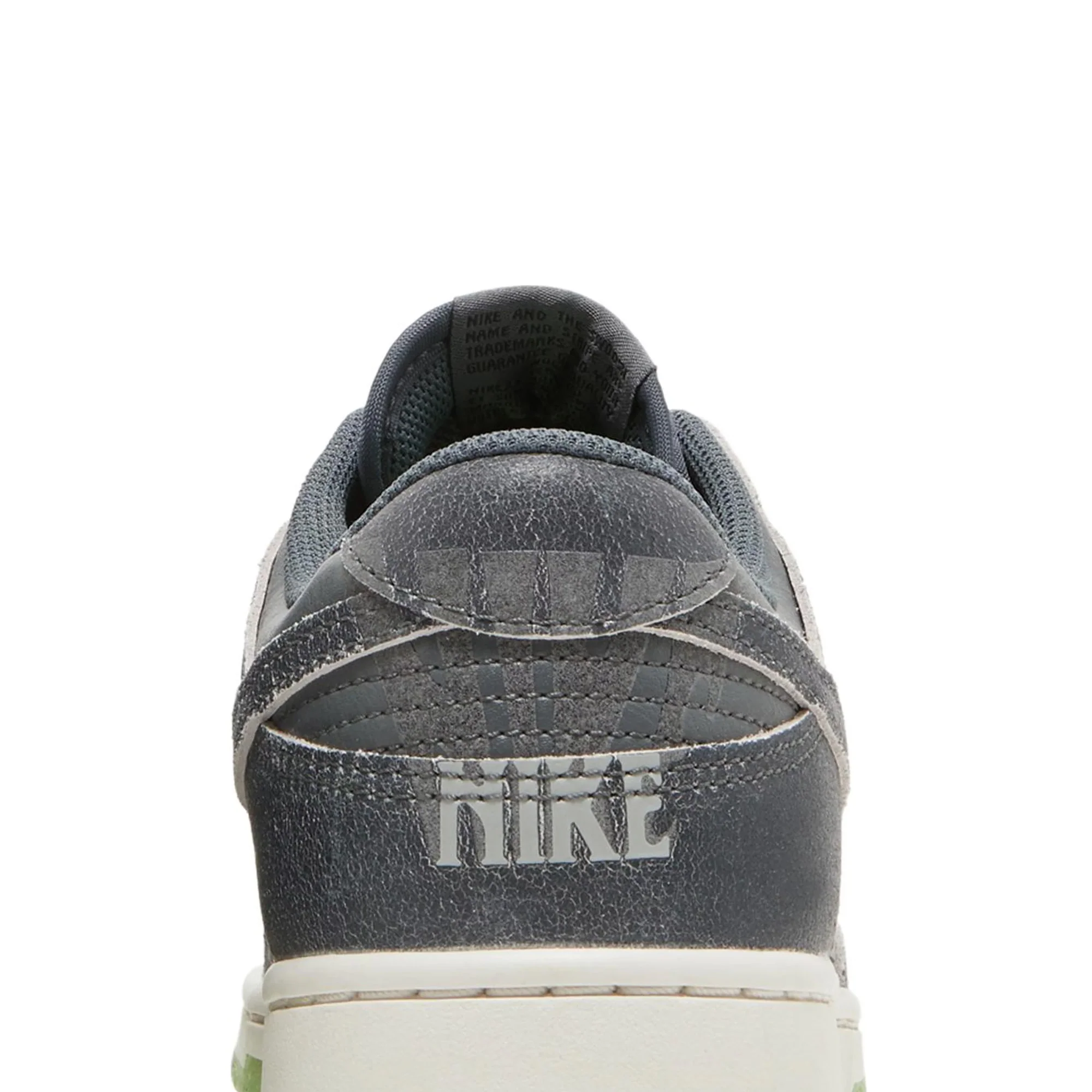 Dunk Low 'Ghost Green' GS (2022) - Image 7