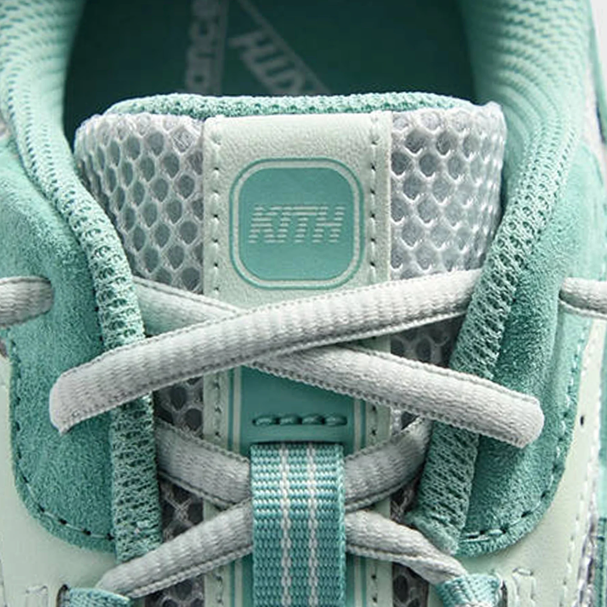 New Balance 204L 'Kith Green Silver' (2025) - Image 6