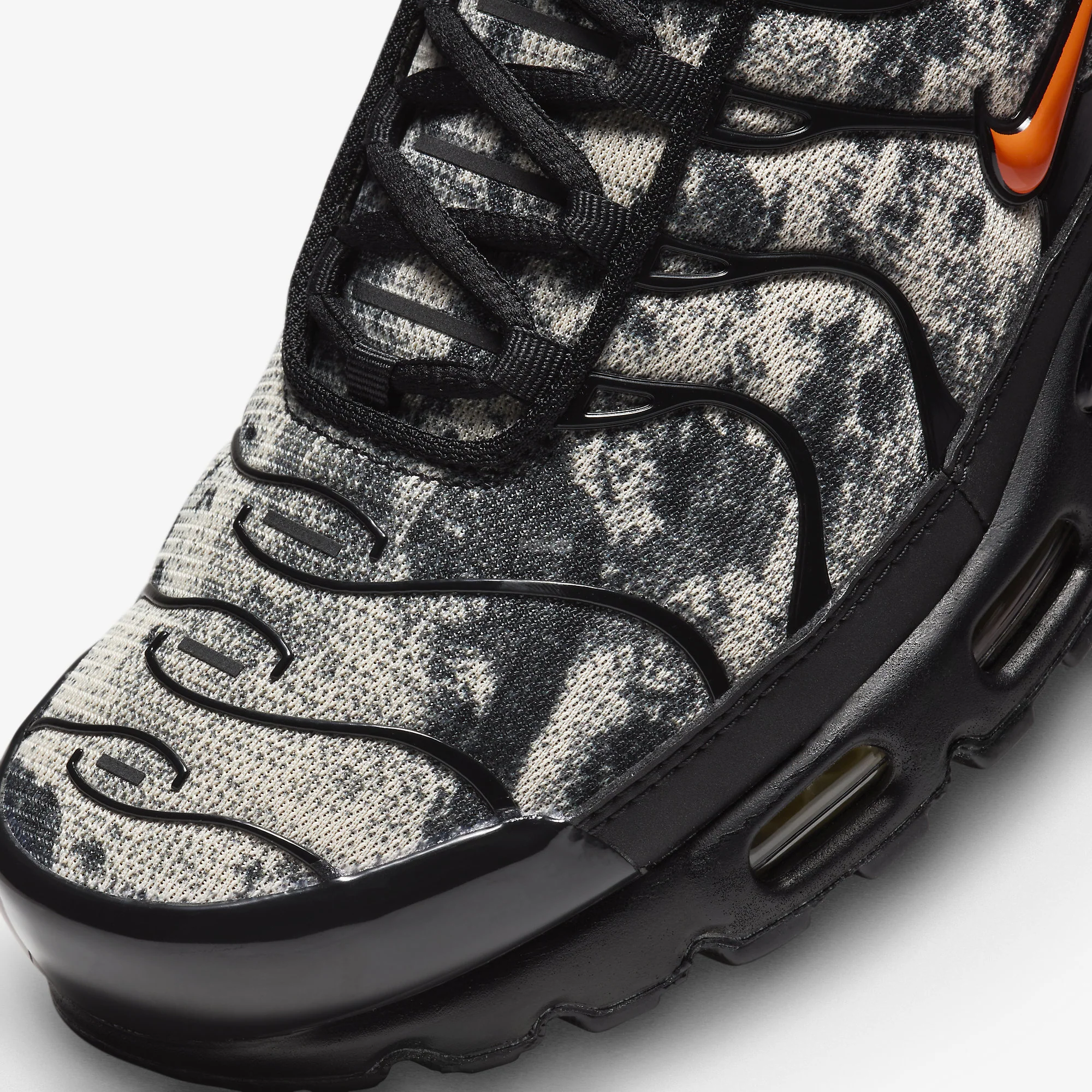 Nike Air Max Plus Camouflage 'Black Safety Orange' (2024) - Image 7
