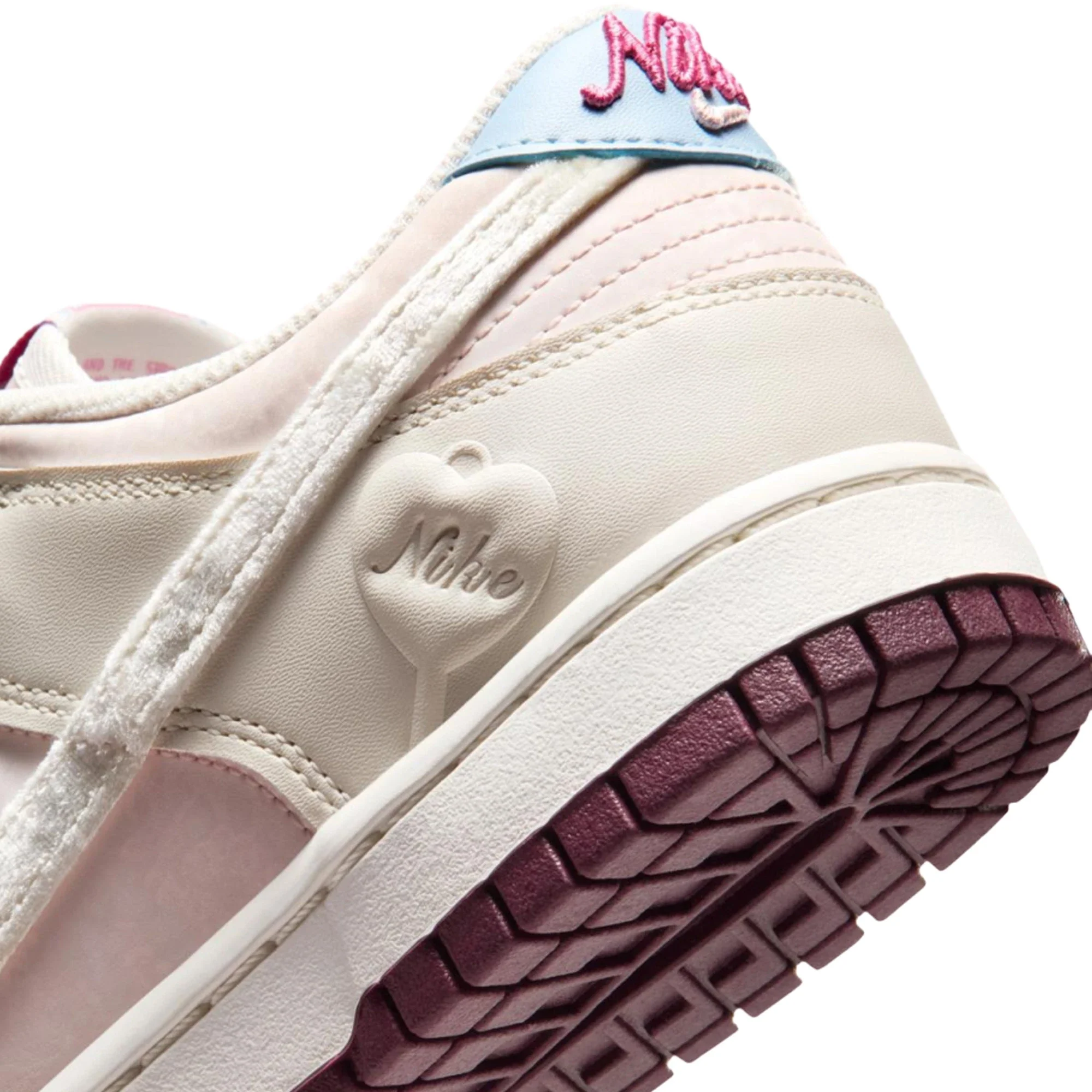 Nike Dunk Low 'Valentine's Day' Women's (2026) - Image 8