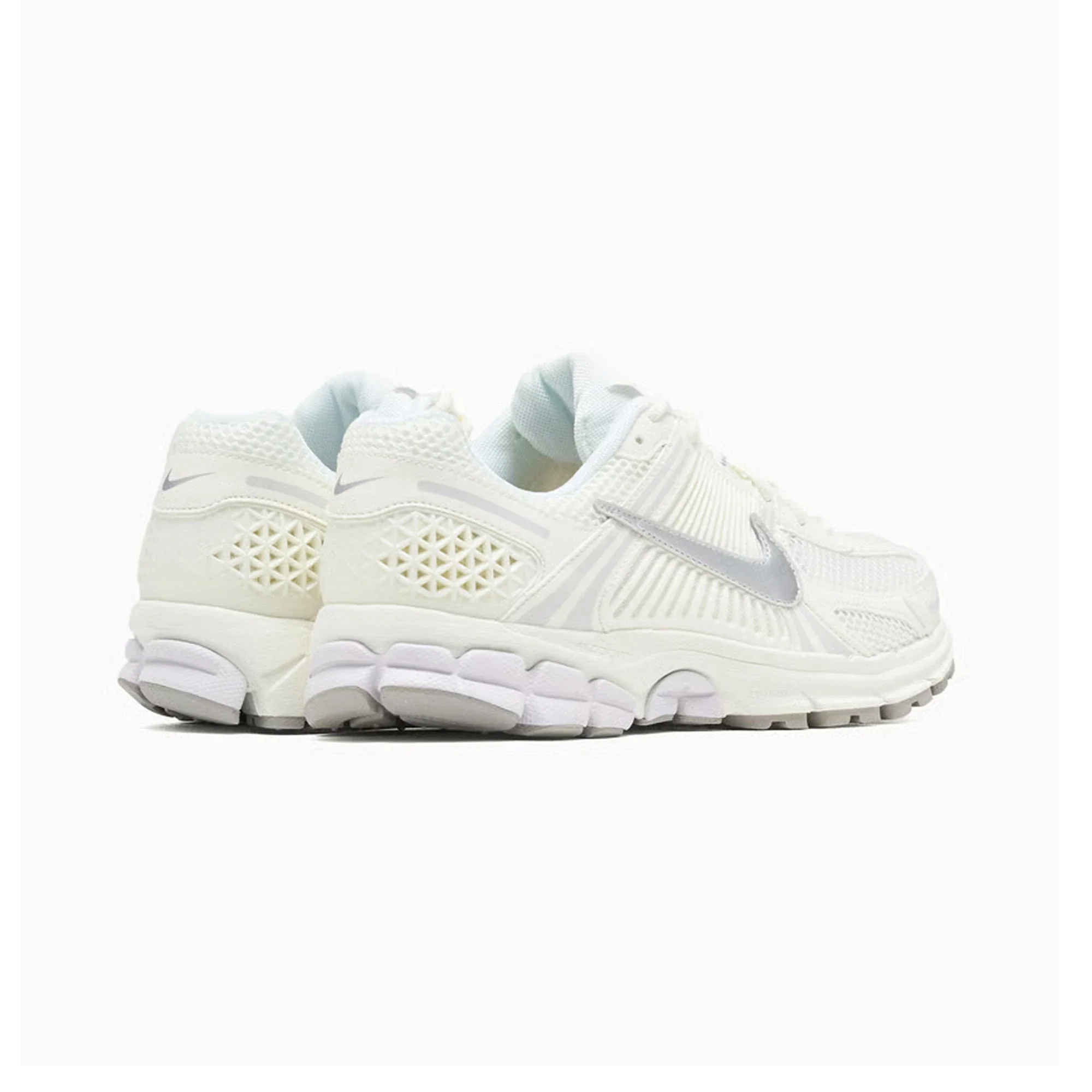 Nike Zoom Vomero 5 'Sail Vast Grey Metallic Silver' - Image 4