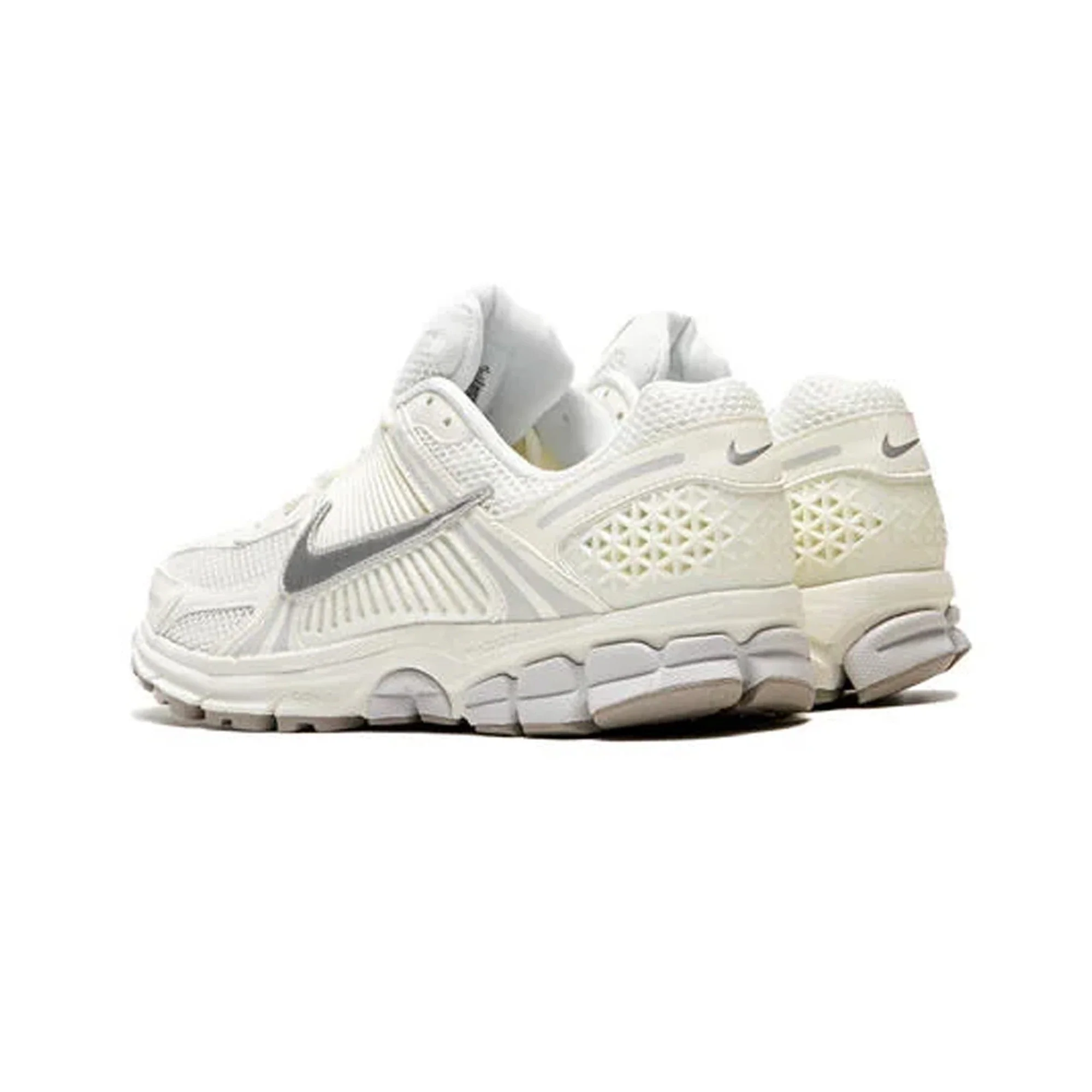 Nike Zoom Vomero 5 'Sail Vast Grey Metallic Silver' - Image 6