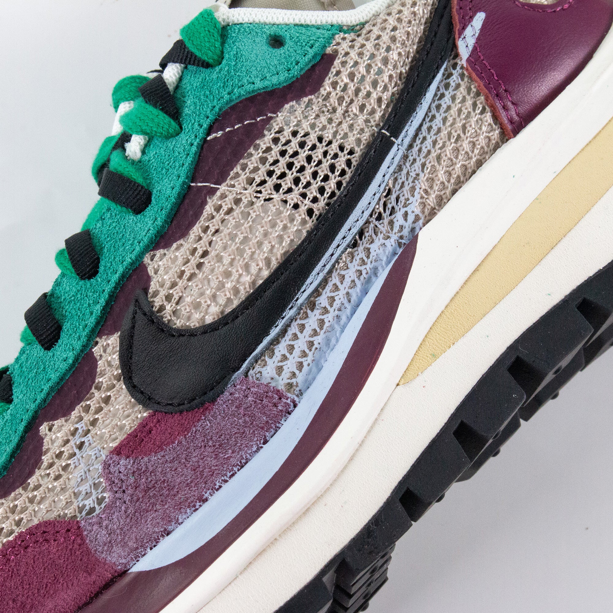 Nike Vaporwaffle x Sacai 'Villain Red Neptune Green' (2020) - Image 11