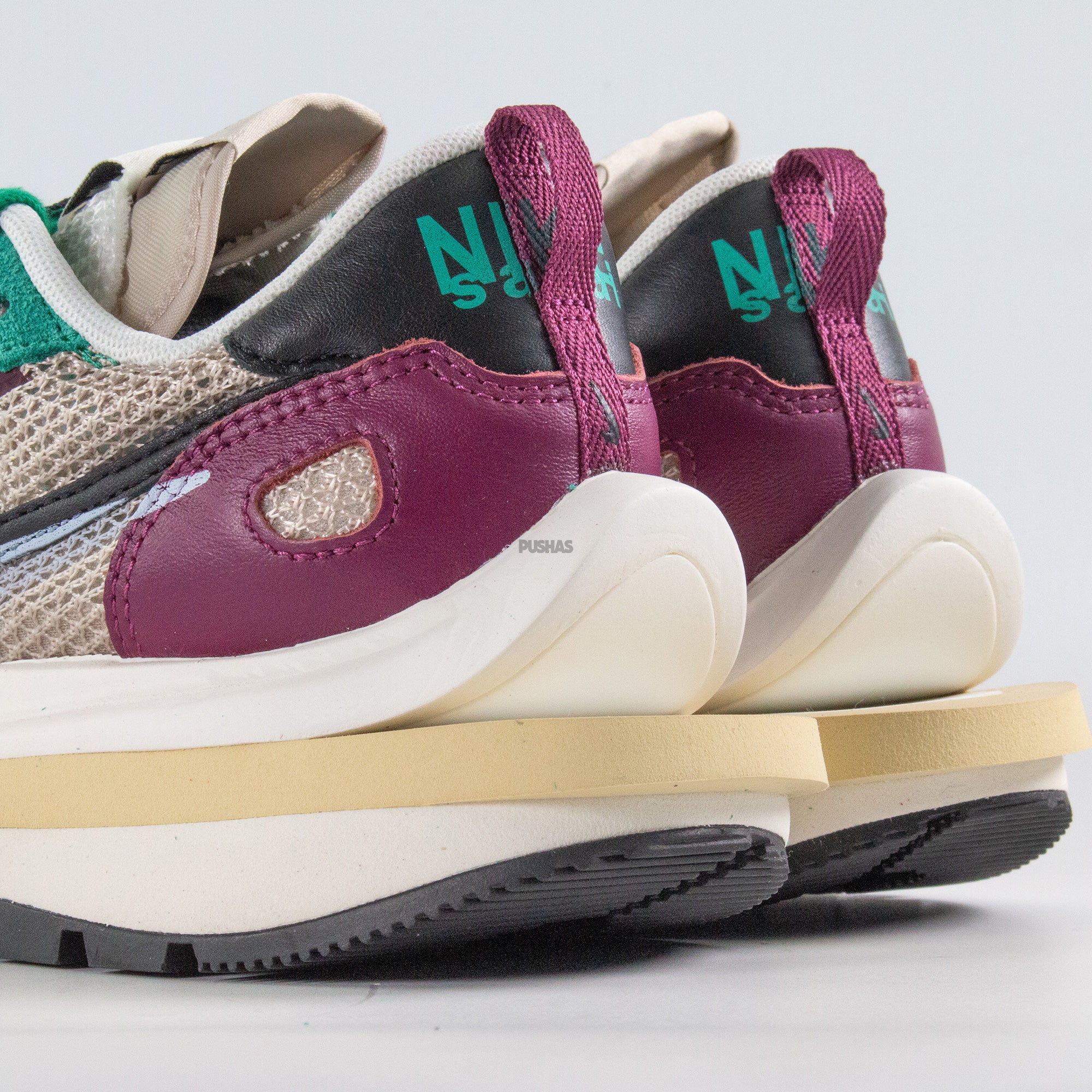 Nike Vaporwaffle x Sacai 'Villain Red Neptune Green' (2020) - Image 8