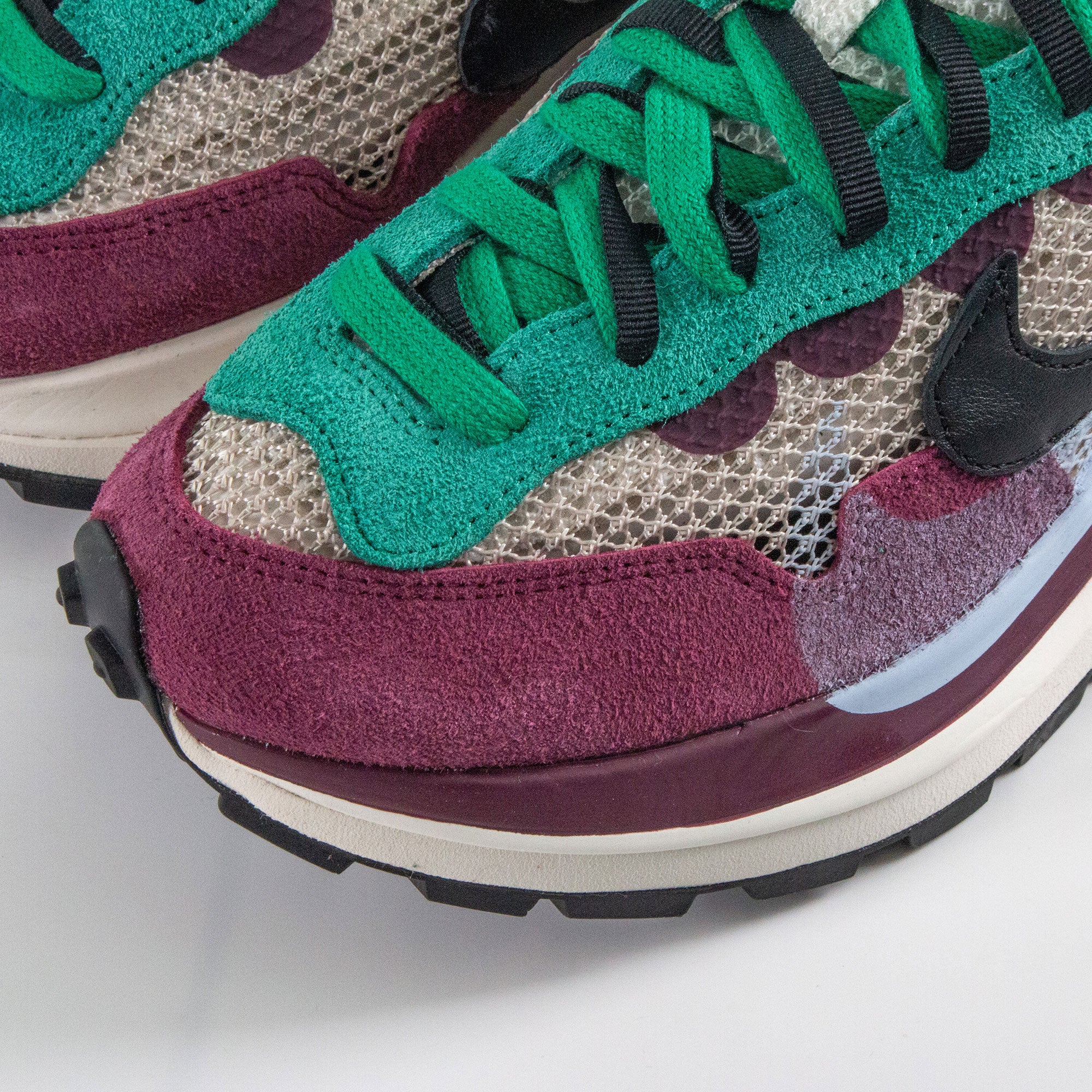Nike Vaporwaffle x Sacai 'Villain Red Neptune Green' (2020) - Image 9